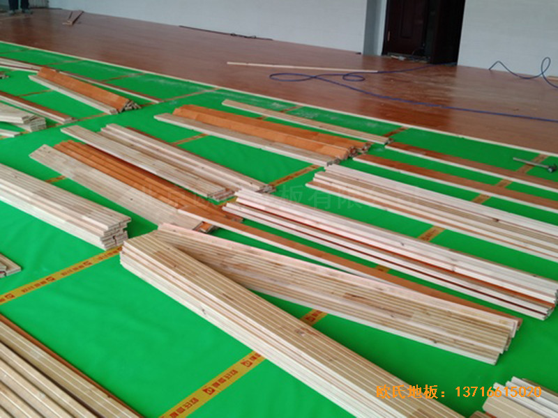 ���Ϻ���Fһ���\���^�w��ľ�ذ���b����2