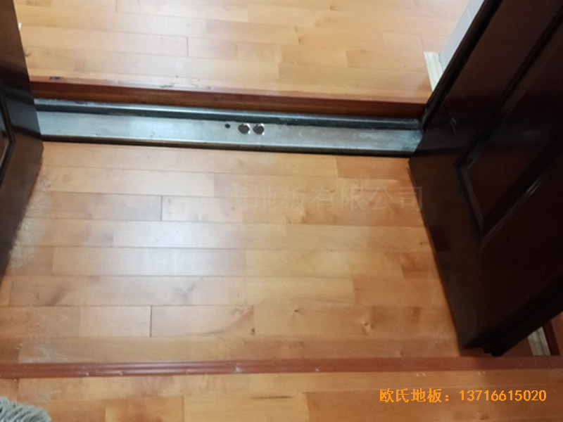 ���Ϻ���Fһ���\���^�w��ľ�ذ���b����3